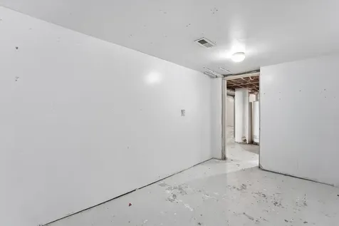 10447 South Avenue G Chicago IL 60617