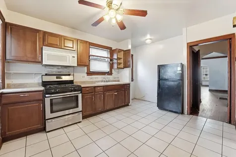 10447 South Avenue G Chicago IL 60617