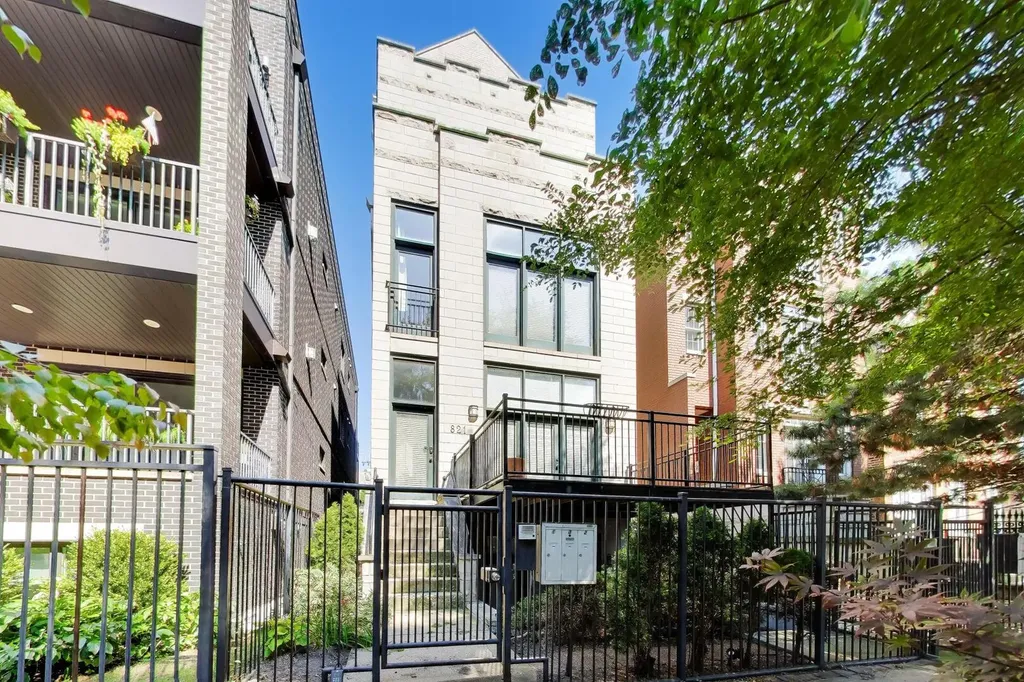821 North Wood Street Chicago IL 60622