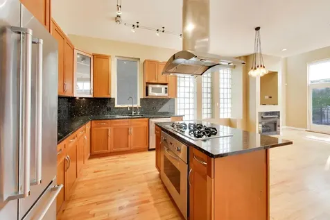 821 North Wood Street Chicago IL 60622