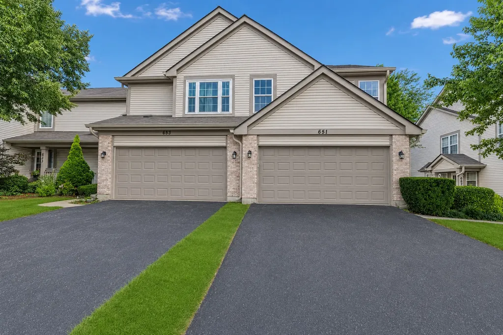 651 Lancaster Circle Elgin IL 60123