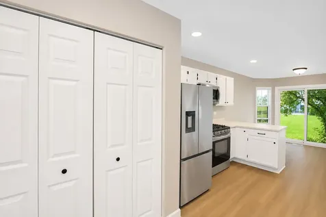 651 Lancaster Circle Elgin IL 60123