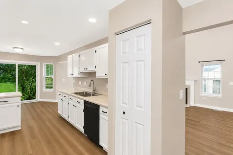 651 Lancaster Circle Elgin IL 60123