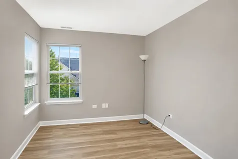 651 Lancaster Circle Elgin IL 60123