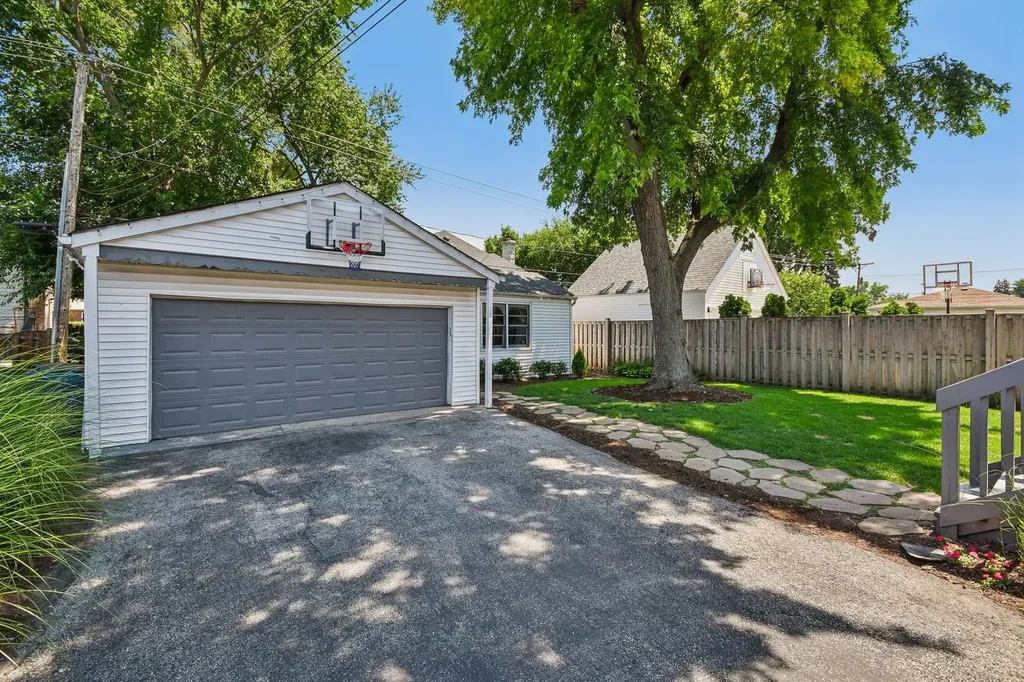 693 South Spring Road Elmhurst IL 60126