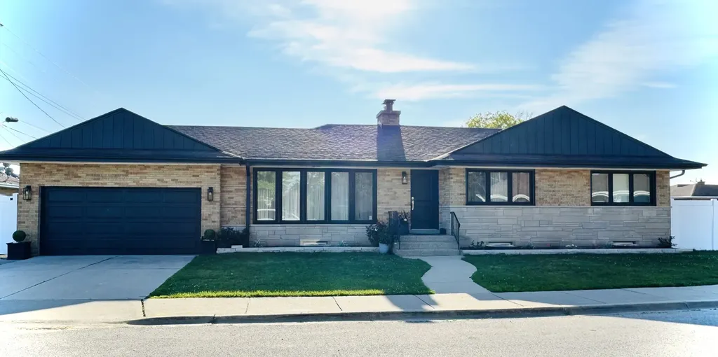 8425 West Sunnyside Avenue Chicago IL 60656