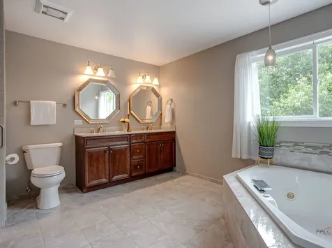 17945 West Pond Ridge Circle Gurnee IL 60031