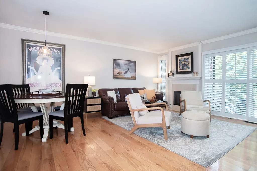 8 Westwood Drive Indian Head Park IL 60525