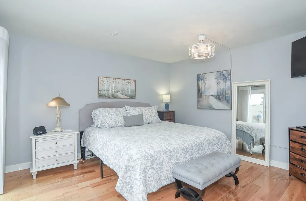 8 Westwood Drive Indian Head Park IL 60525