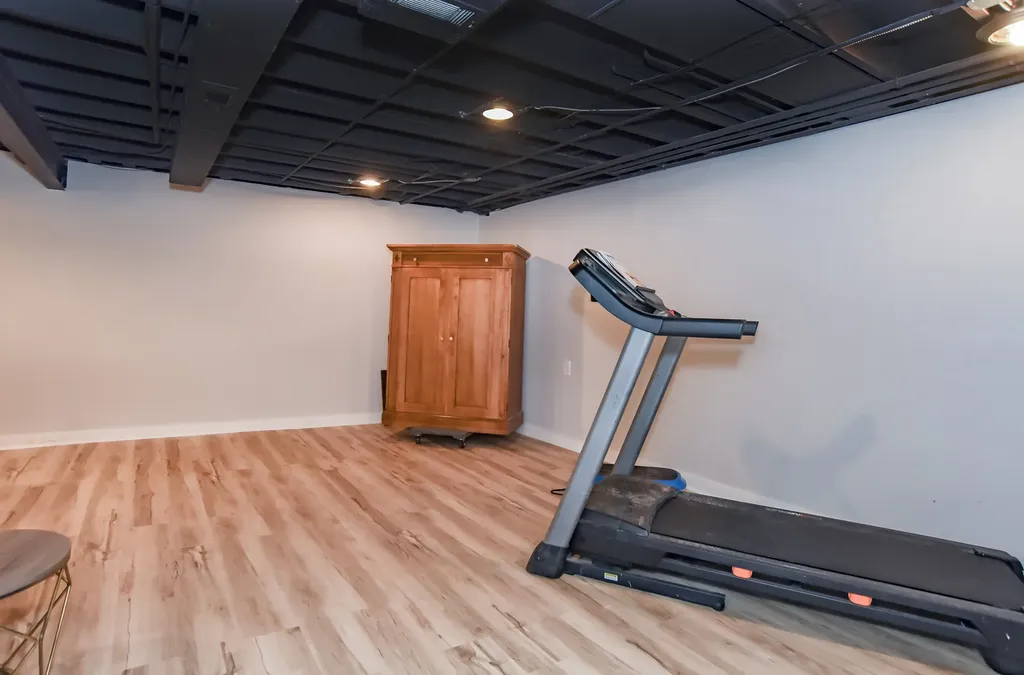 8 Westwood Drive Indian Head Park IL 60525