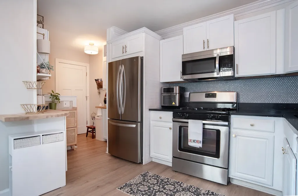 8 Westwood Drive Indian Head Park IL 60525