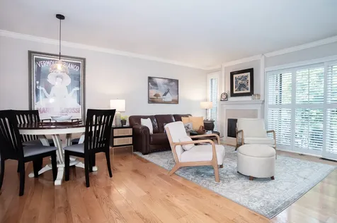 8 Westwood Drive Indian Head Park IL 60525