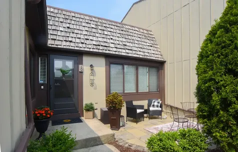 8 Westwood Drive Indian Head Park IL 60525