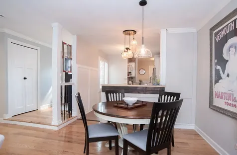 8 Westwood Drive Indian Head Park IL 60525
