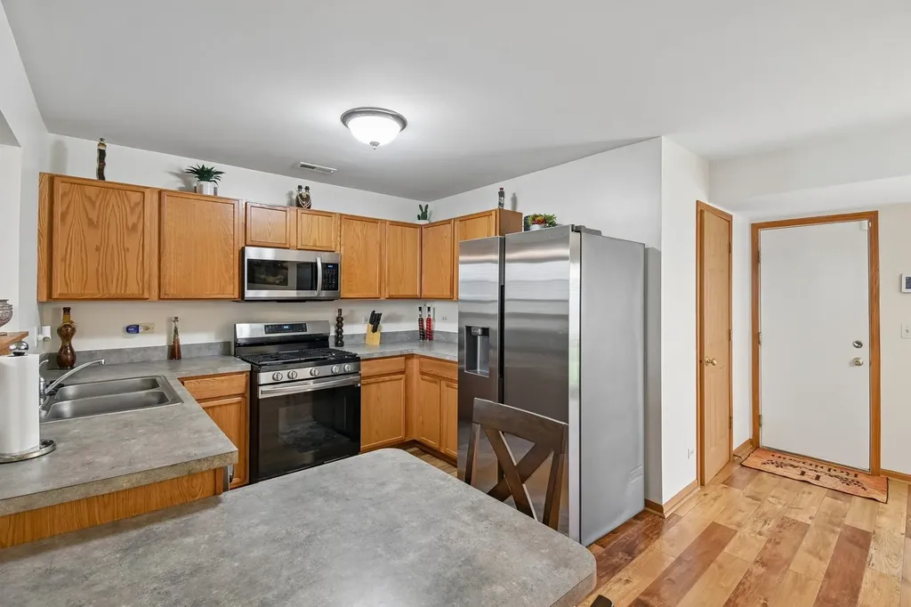 807 Serendipity Drive Aurora IL 60504