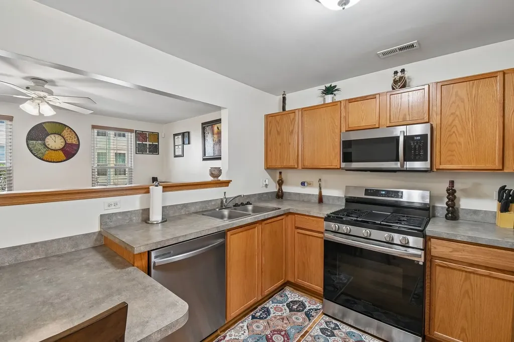 807 Serendipity Drive Aurora IL 60504