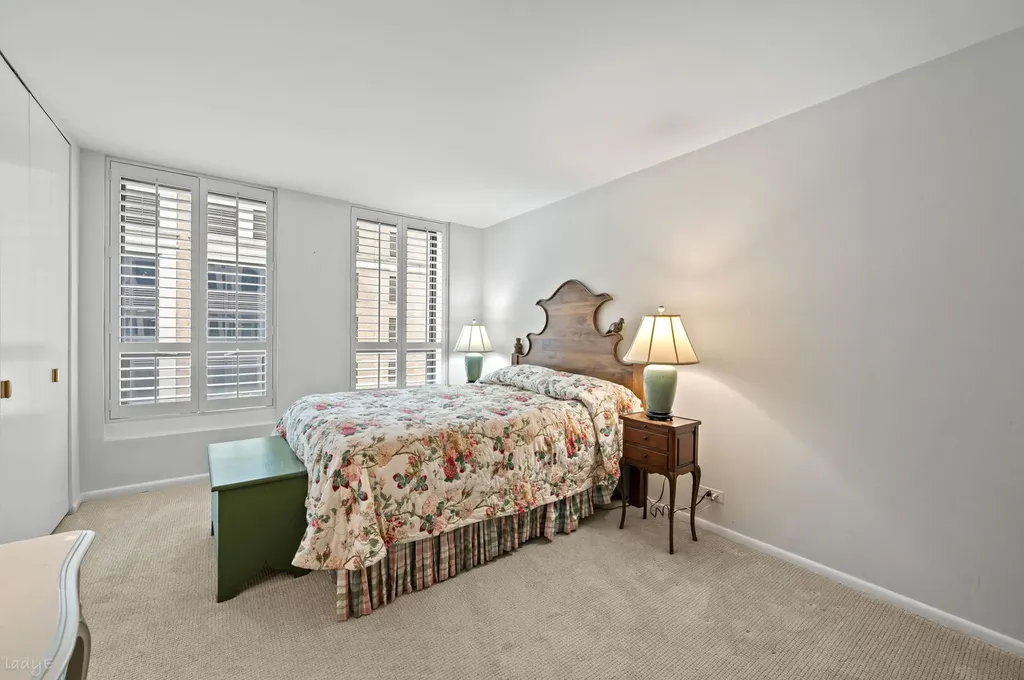 260 East Chestnut Street Chicago IL 60611