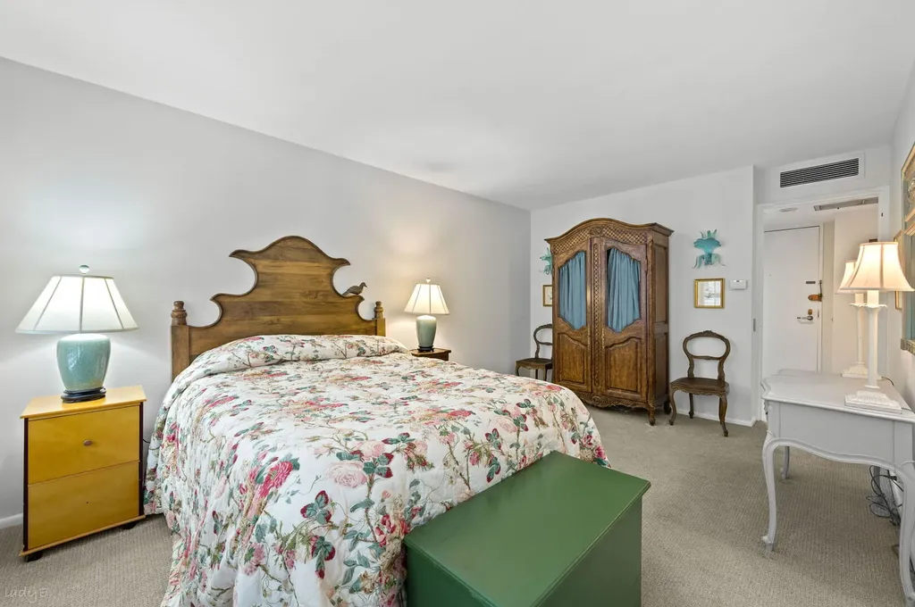 260 East Chestnut Street Chicago IL 60611