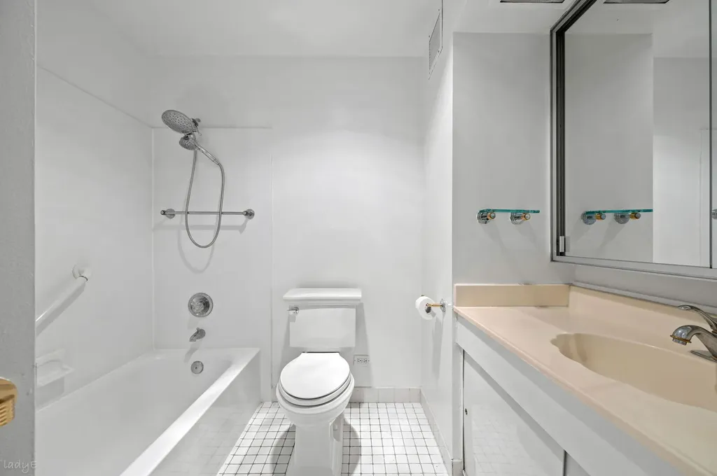 260 East Chestnut Street Chicago IL 60611