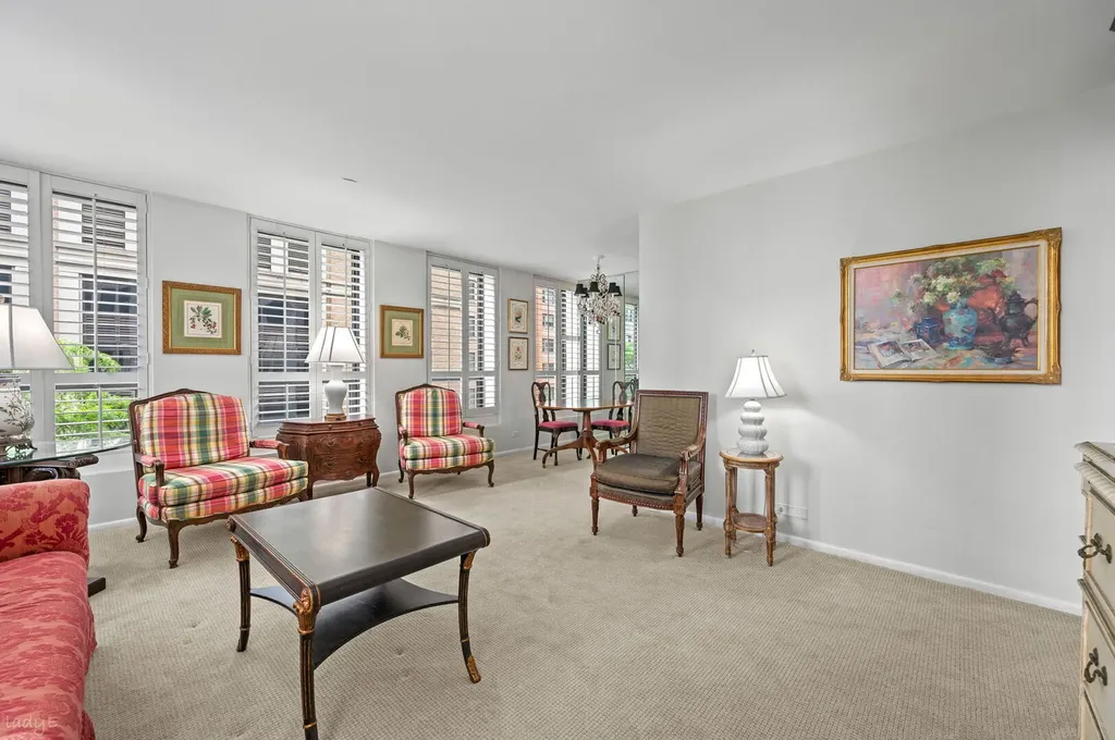 260 East Chestnut Street Chicago IL 60611