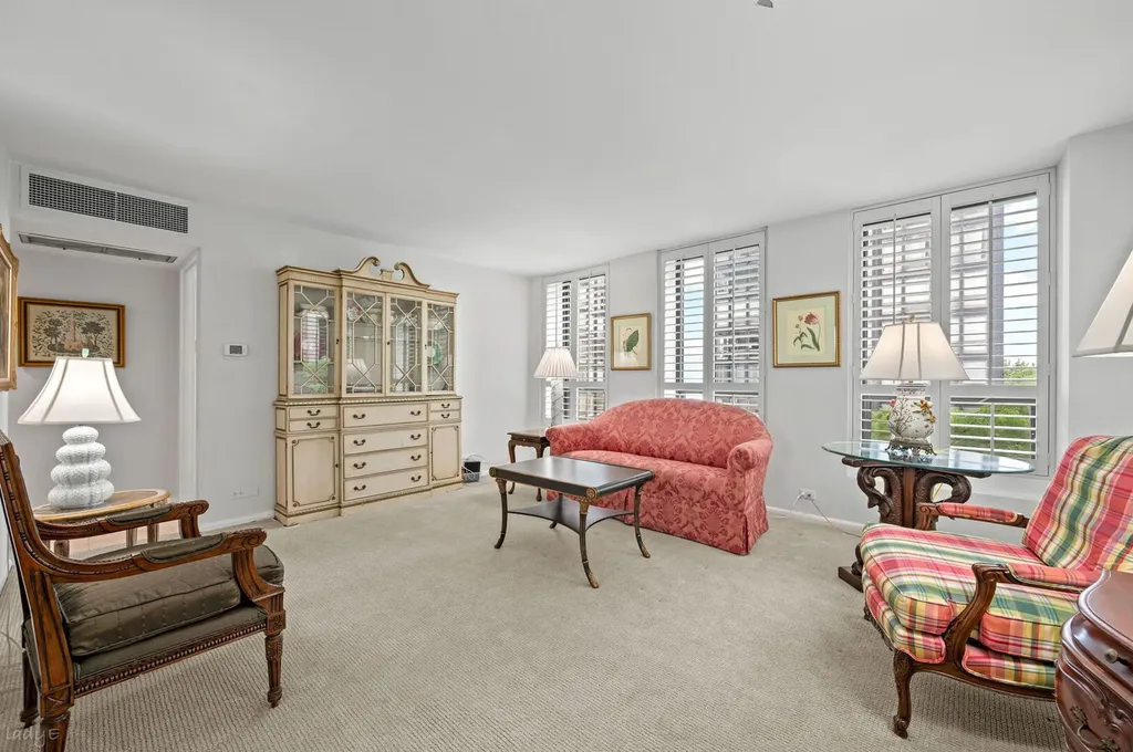 260 East Chestnut Street Chicago IL 60611