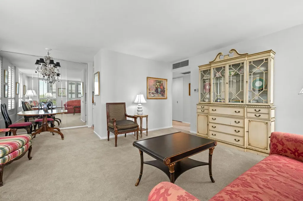 260 East Chestnut Street Chicago IL 60611
