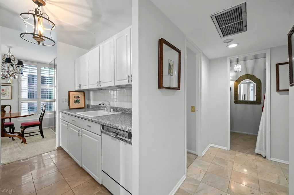 260 East Chestnut Street Chicago IL 60611
