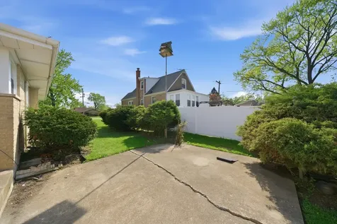 16560 Greenwood Avenue South Holland IL 60473