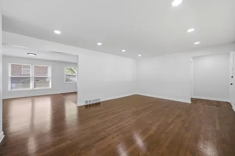 16560 Greenwood Avenue South Holland IL 60473