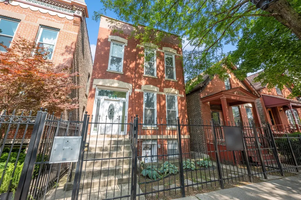 921 South Oakley Boulevard Chicago IL 60612