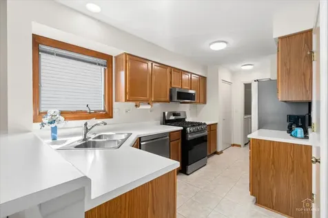 1870 Wildwood Lane Hanover Park IL 60133