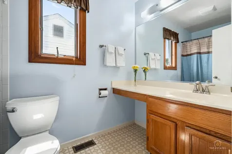 1870 Wildwood Lane Hanover Park IL 60133
