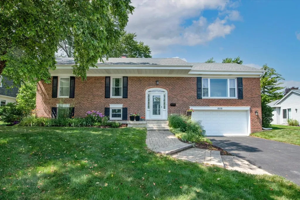 1058 West Illinois Avenue Palatine IL 60067