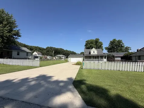 411 Broadway Street Depue IL 61322