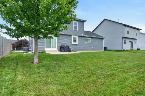 22 West Bluebell Avenue Cortland IL 60112