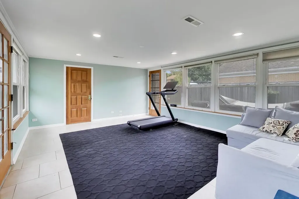 5625 North Kilbourn Avenue Chicago IL 60646