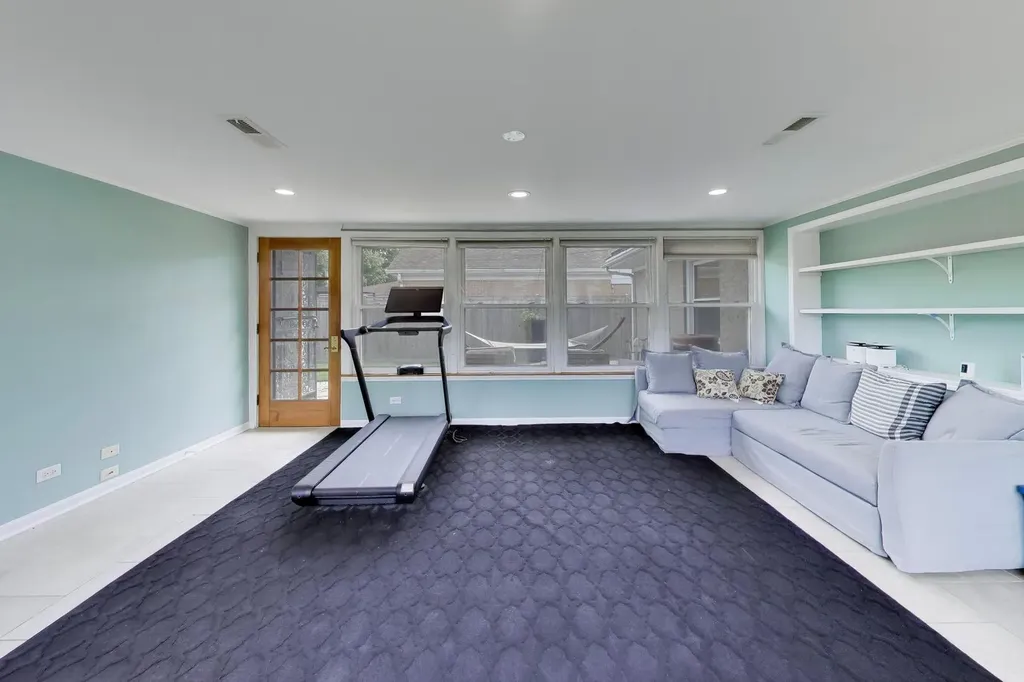 5625 North Kilbourn Avenue Chicago IL 60646
