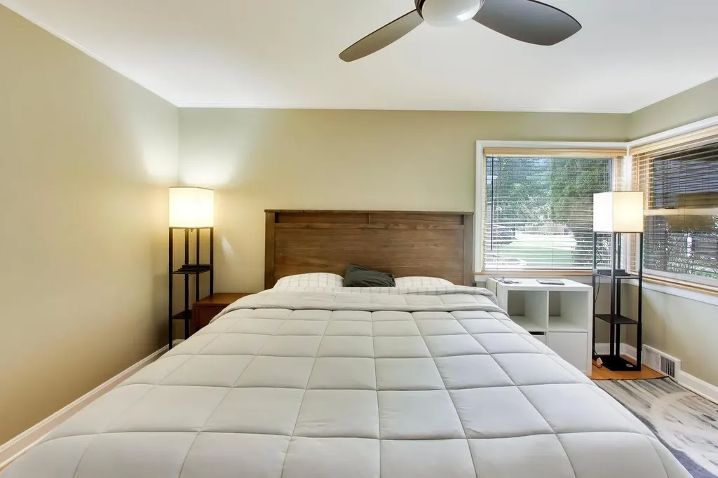 5625 North Kilbourn Avenue Chicago IL 60646