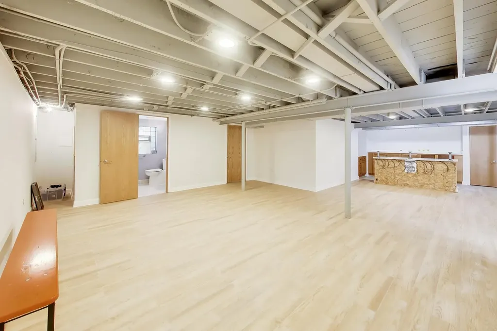 5625 North Kilbourn Avenue Chicago IL 60646