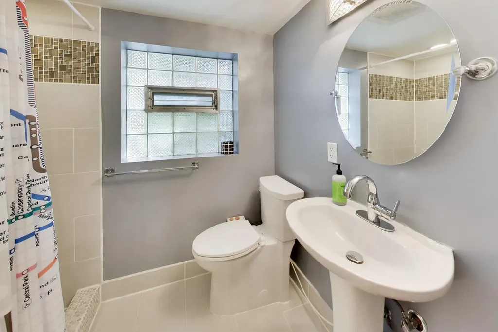 5625 North Kilbourn Avenue Chicago IL 60646