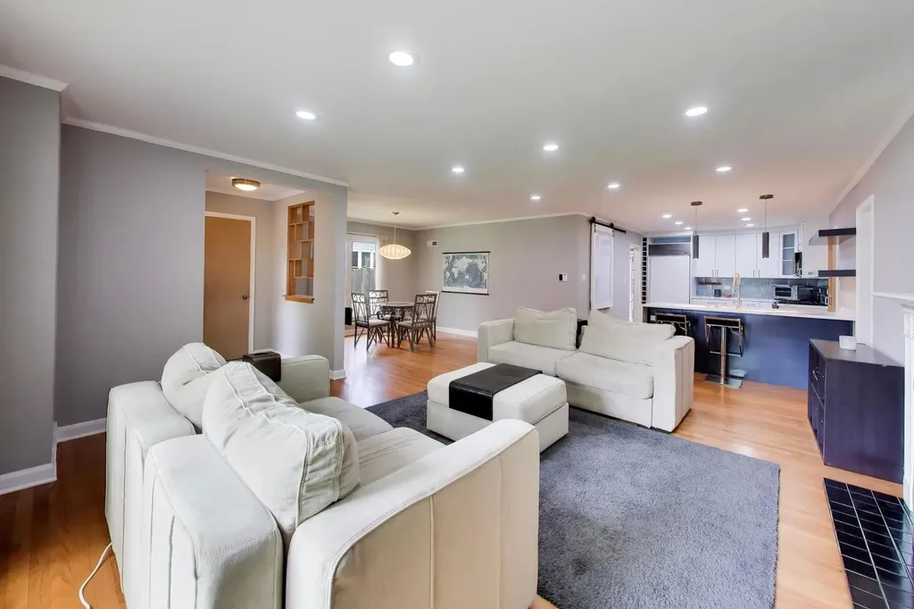 5625 North Kilbourn Avenue Chicago IL 60646