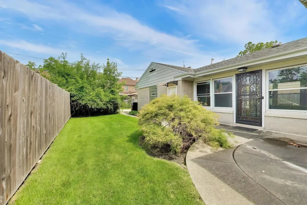 5625 North Kilbourn Avenue Chicago IL 60646