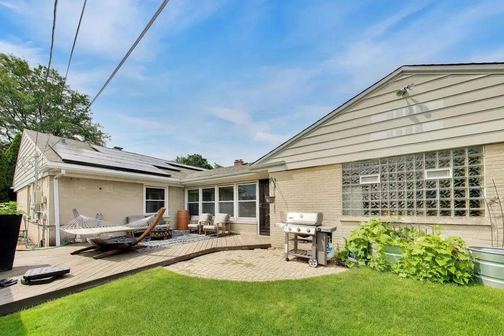 5625 North Kilbourn Avenue Chicago IL 60646
