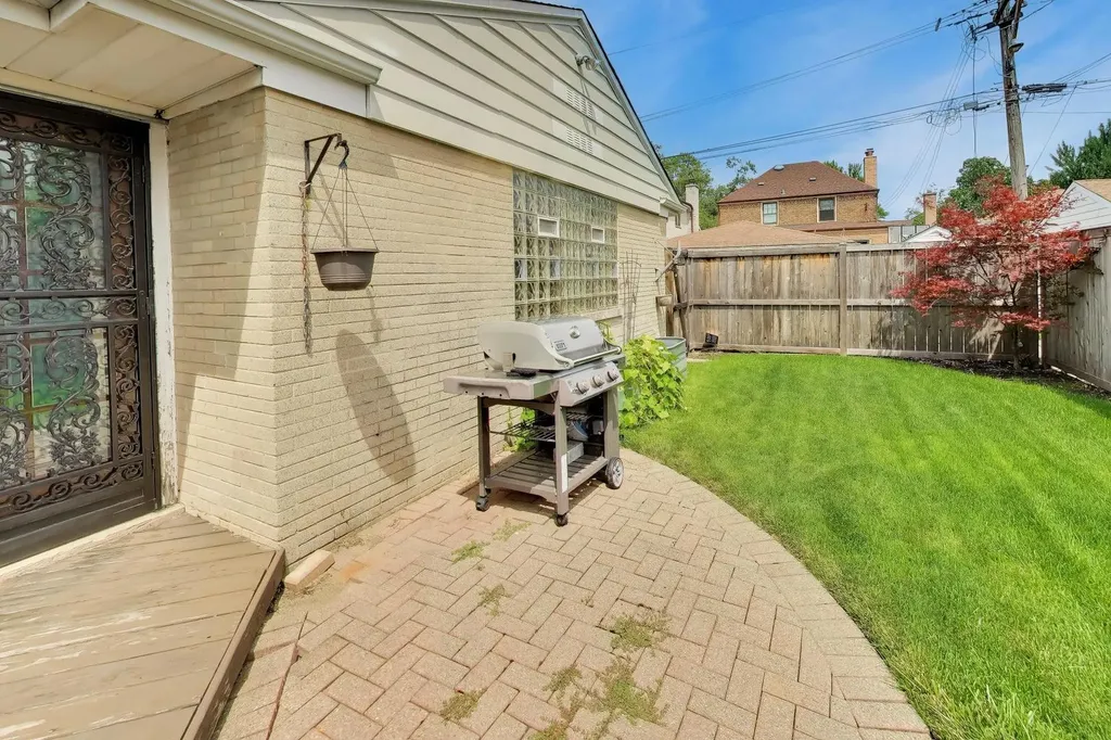 5625 North Kilbourn Avenue Chicago IL 60646
