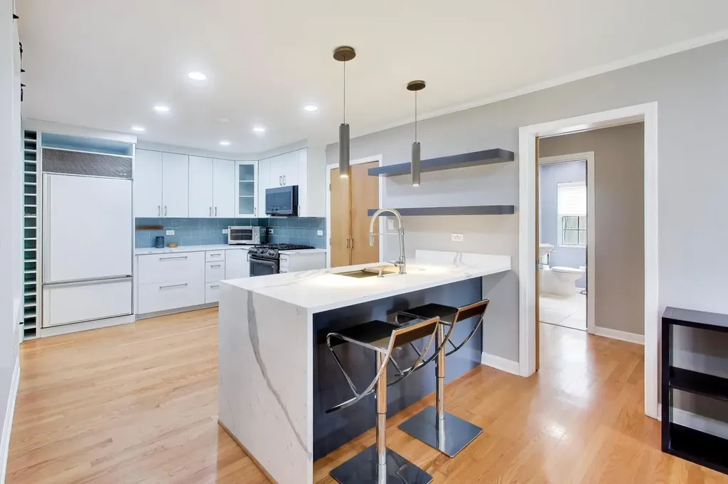 5625 North Kilbourn Avenue Chicago IL 60646