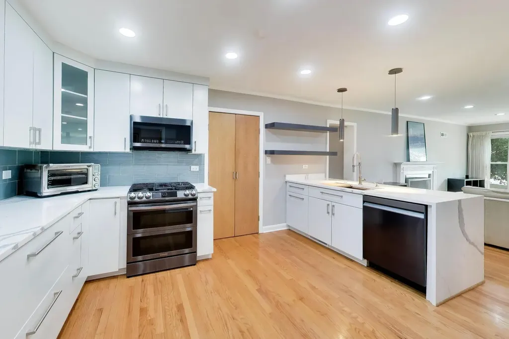 5625 North Kilbourn Avenue Chicago IL 60646