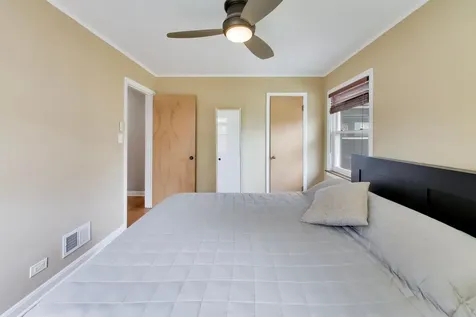 5625 North Kilbourn Avenue Chicago IL 60646