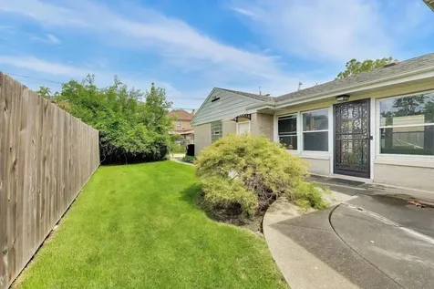 5625 North Kilbourn Avenue Chicago IL 60646