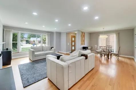 5625 North Kilbourn Avenue Chicago IL 60646