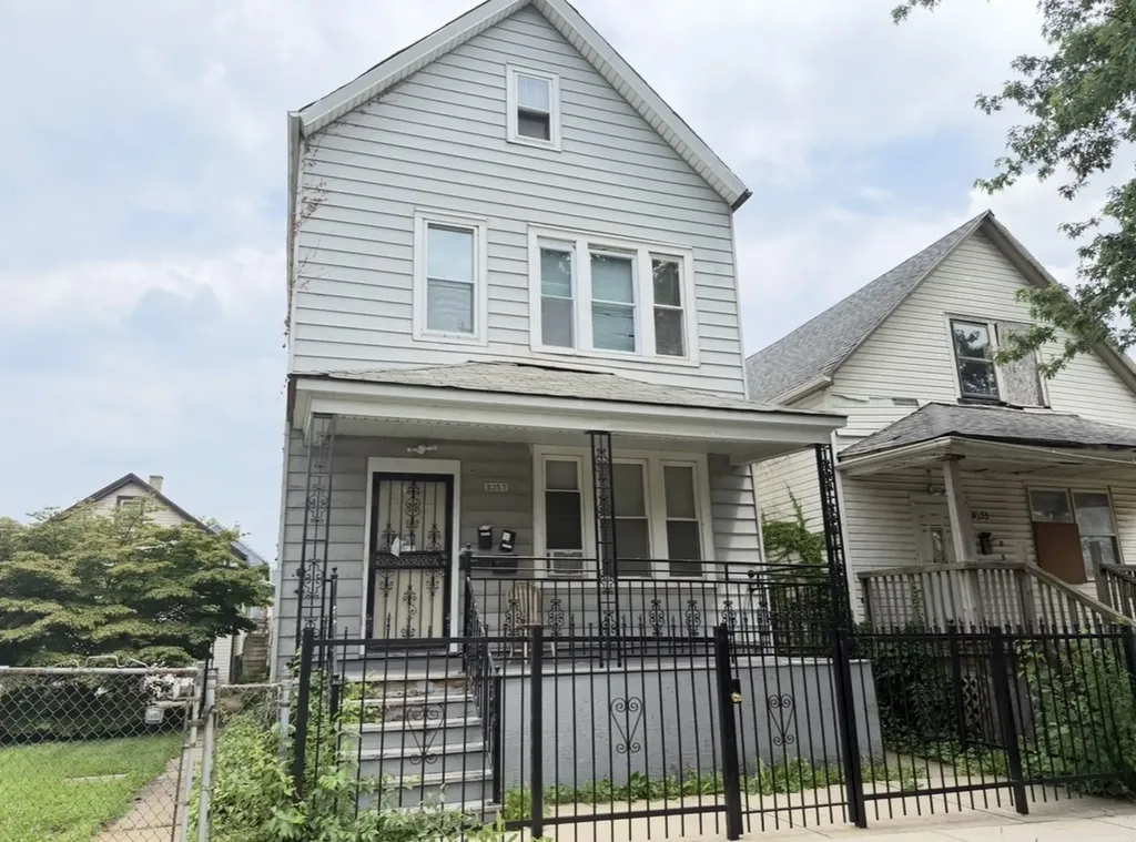 8353 South Brandon Avenue Chicago IL 60617
